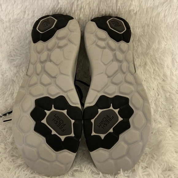 NEW BALANCE FRESH FOAM ROAV MROAVCO2 ,BLACK AND GREY SNEAKERS.SIZE-11.5 - Picture 6 of 10